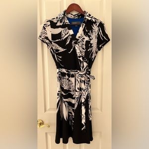 Donna Ricco size 6 black and white floral dress.